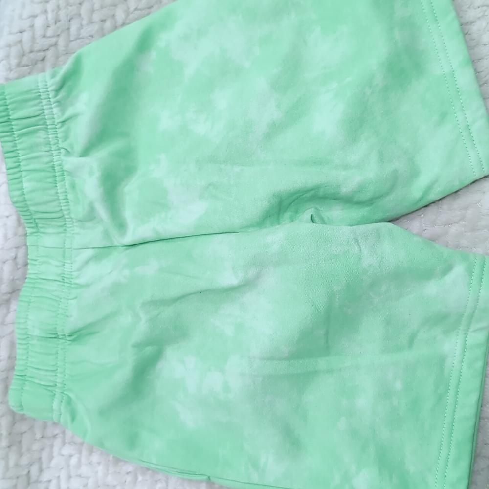 Shorts - Picture 2 of 3
